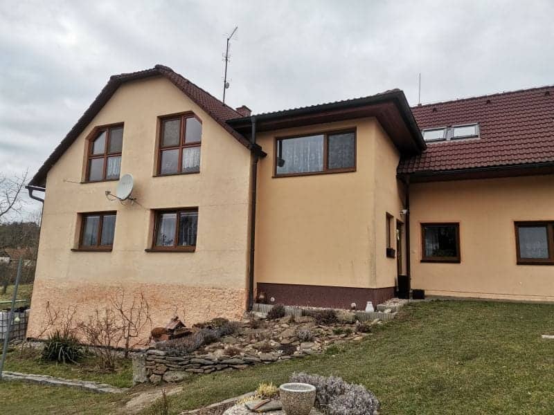 Rodinný dům před návrhem fasády - boční pohled