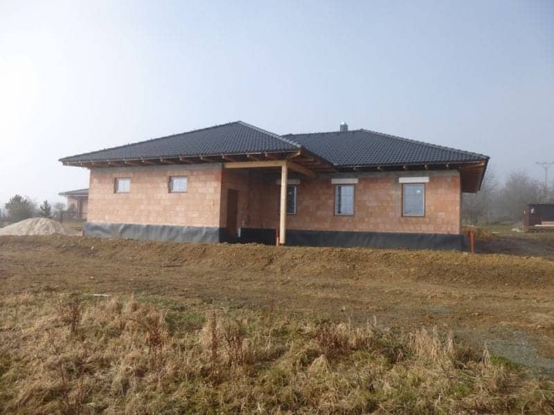 Rodinný dům před návrhem fasády - zadní pohled