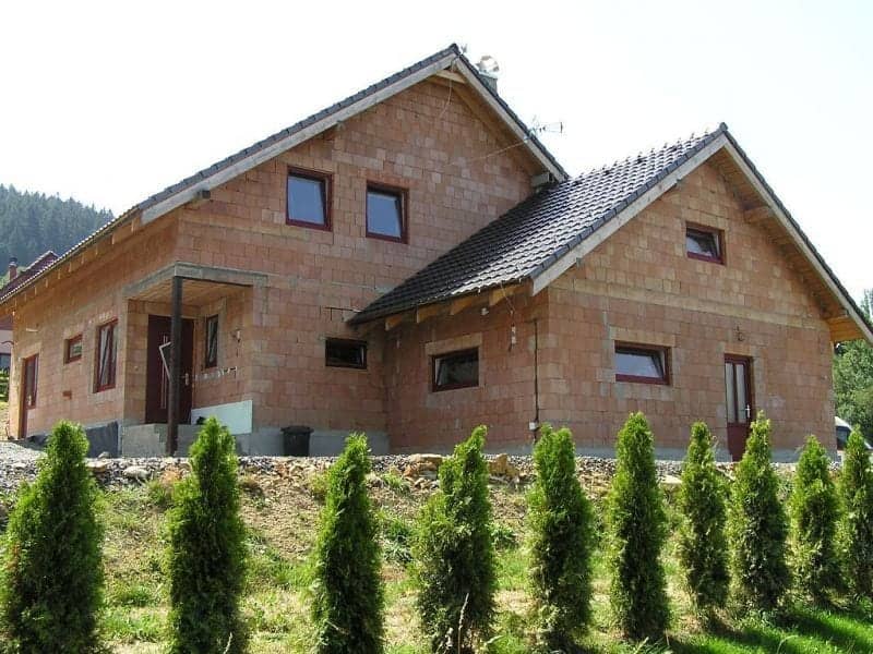 Rodinný dům před návrhem fasády - zadní pohled