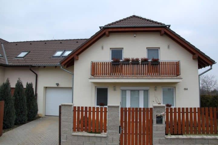 Rodinný dům před návrhem fasády - přední pohled