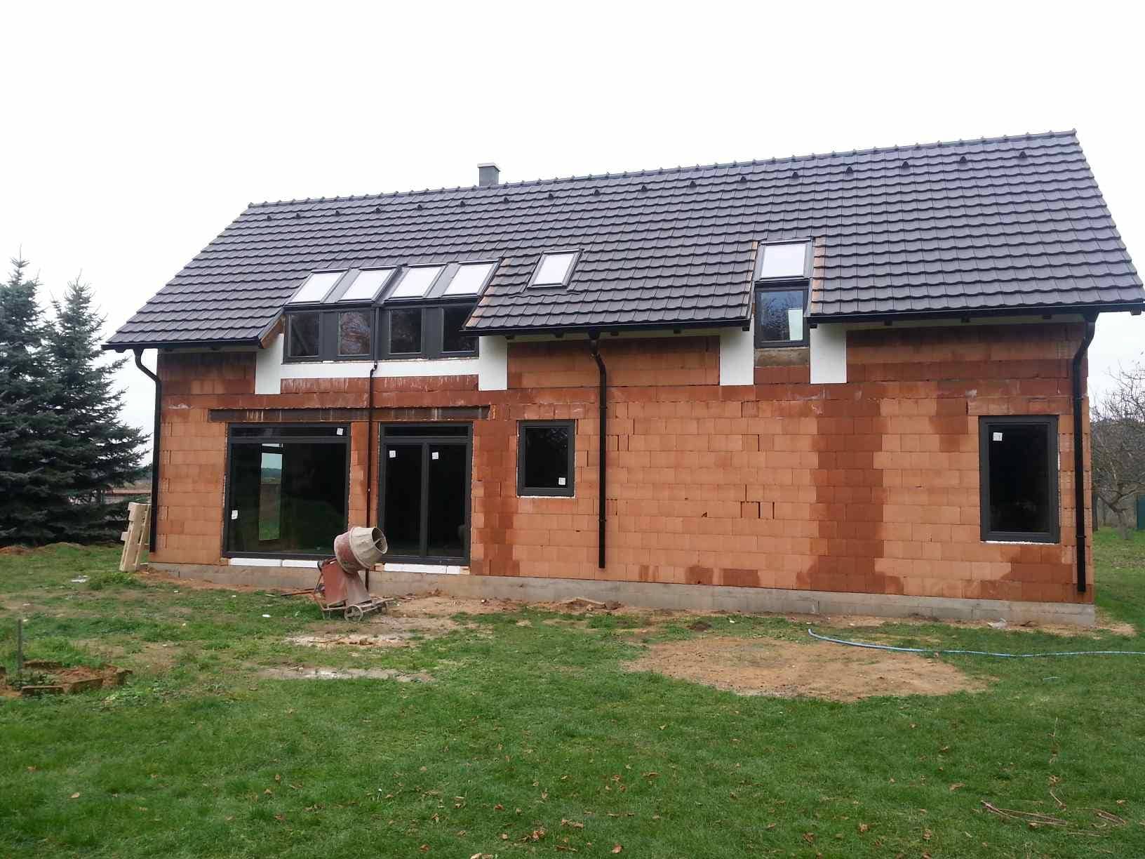 Rodinný dům před návrhem fasády - zadní pohled