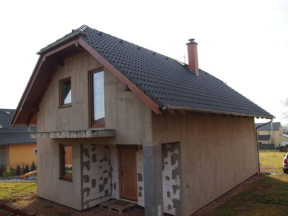 Rodinný dům před návrhem fasády - přední pohled